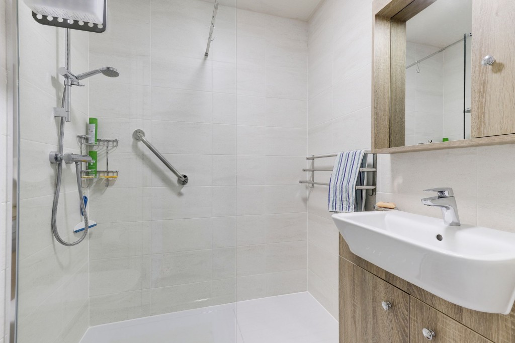 Manor Park, Ruddington, NG11