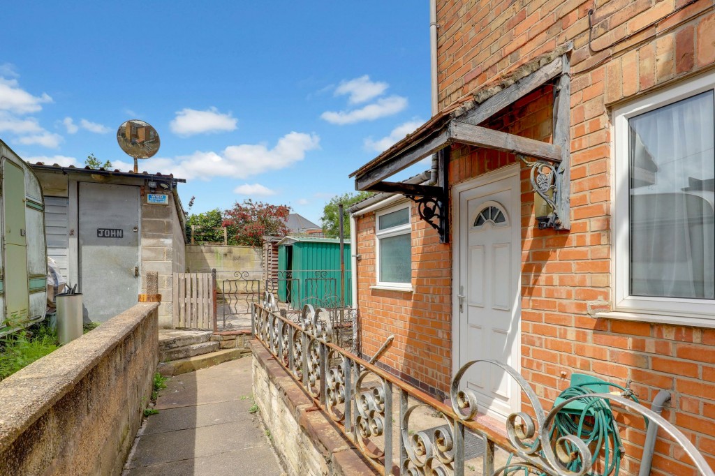 Chatsworth Avenue, Carlton, NG4
