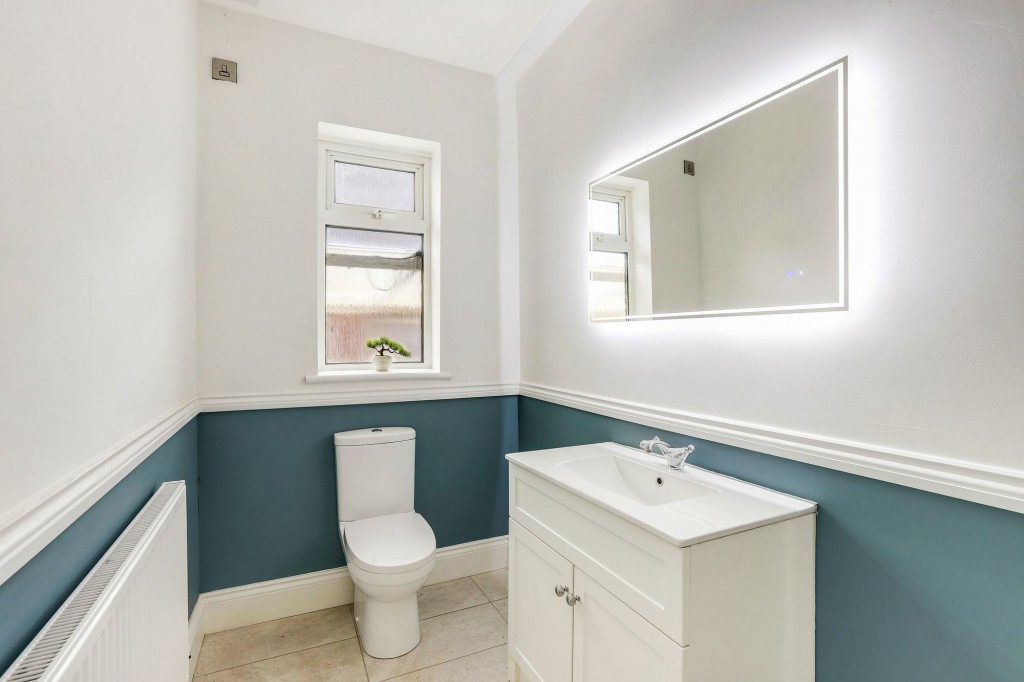 Broadway East, Carlton, NG4