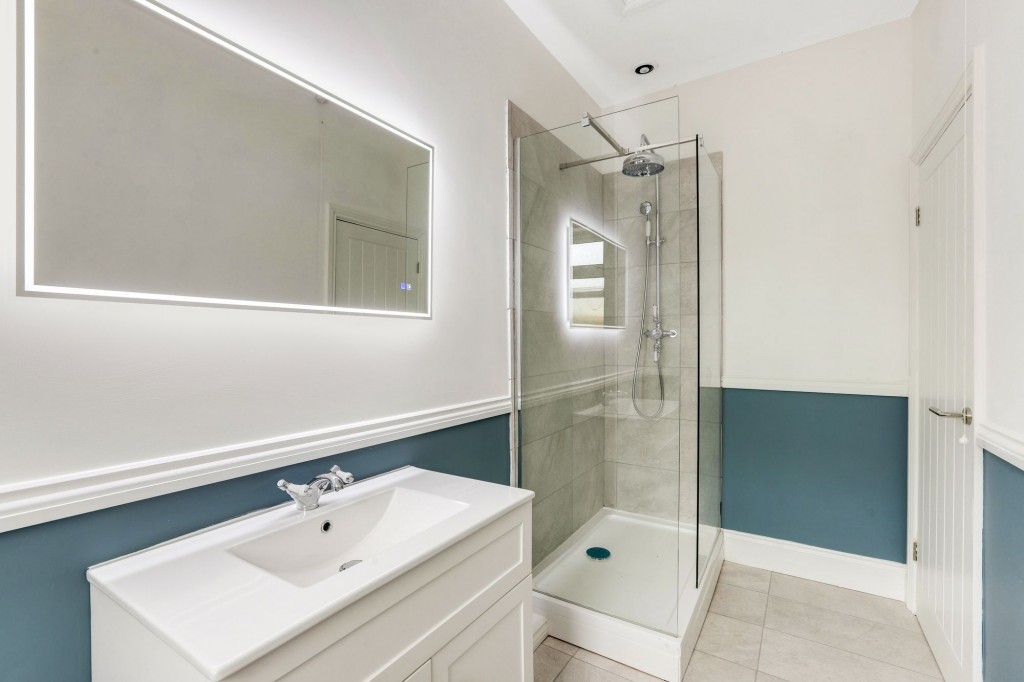 Broadway East, Carlton, NG4
