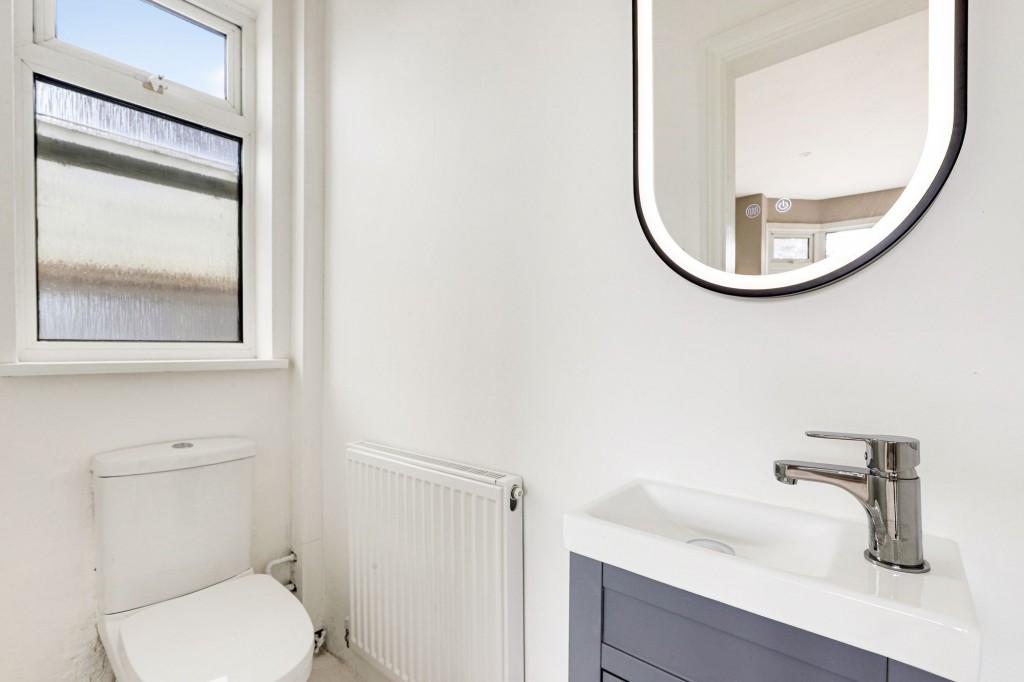 Broadway East, Carlton, NG4