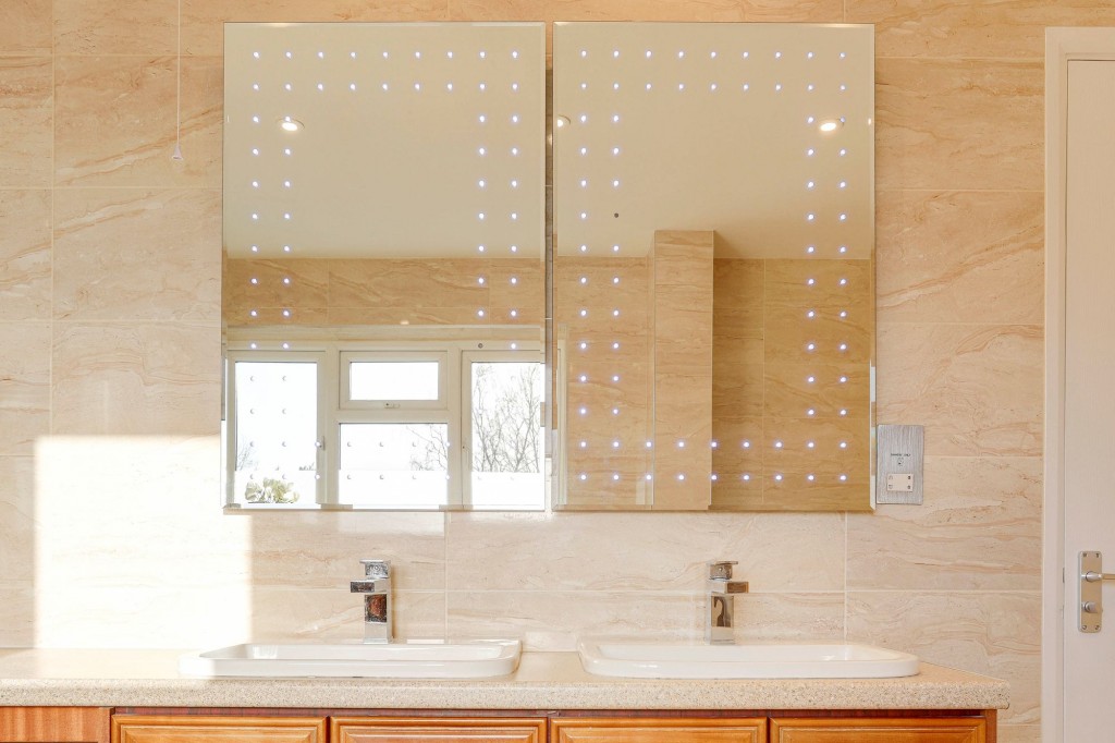 The Saucers, Scarrington, NG13