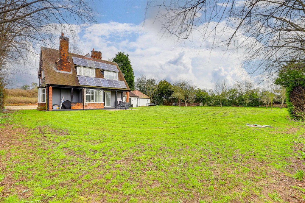 Trent Lane, Long Eaton, Nottinghamshire, NG10 2FX