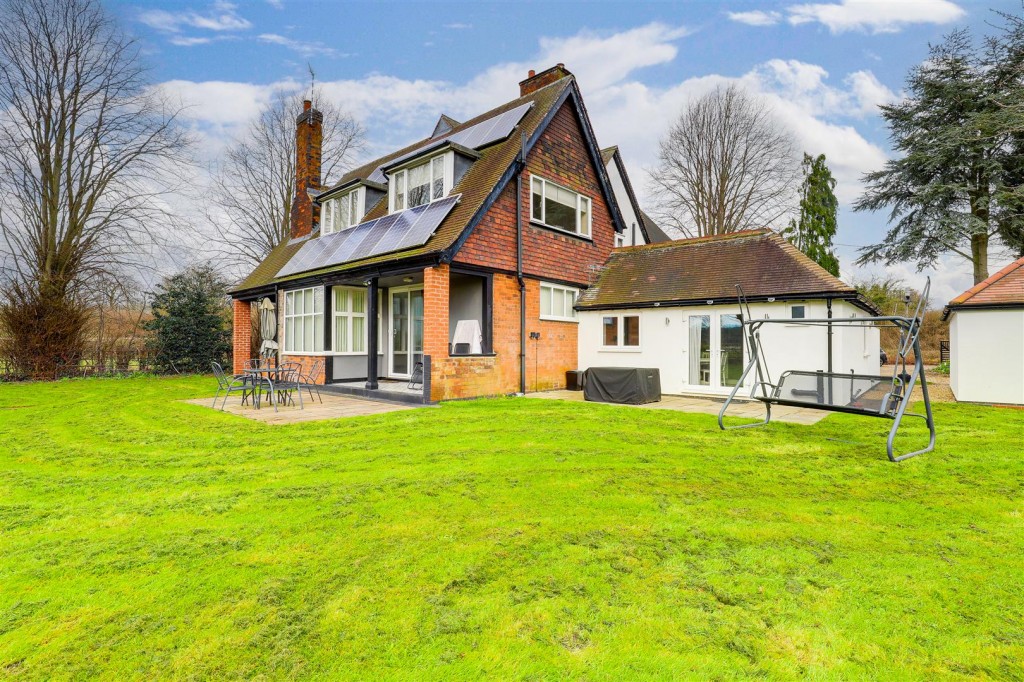 Trent Lane, Long Eaton, Nottinghamshire, NG10 2FX