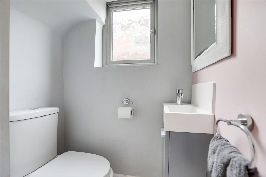 Nottingham Road, Nuthall, Nottinghamshire, NG16 1AB