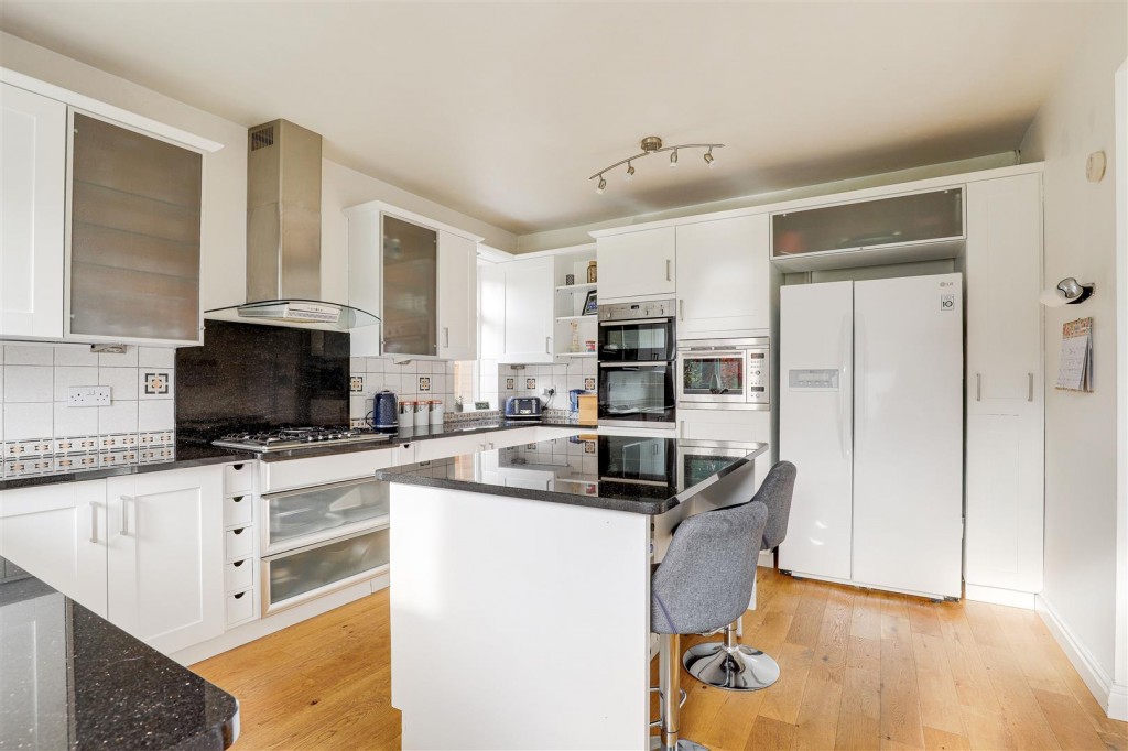 Nottingham Road, Nuthall, Nottinghamshire, NG16 1AB