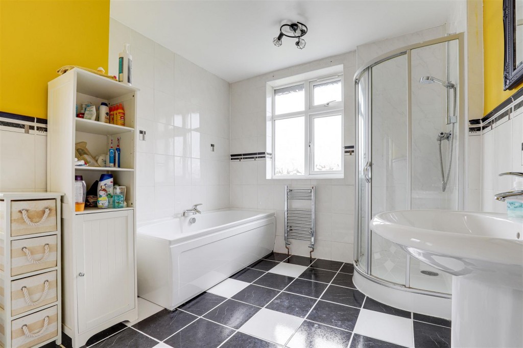 Nottingham Road, Nuthall, Nottinghamshire, NG16 1AB