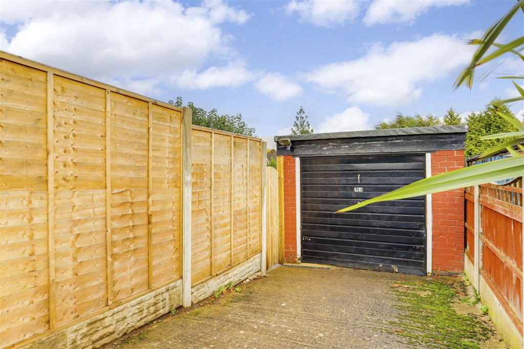 Nottingham Road, Nuthall, Nottinghamshire, NG16 1AB