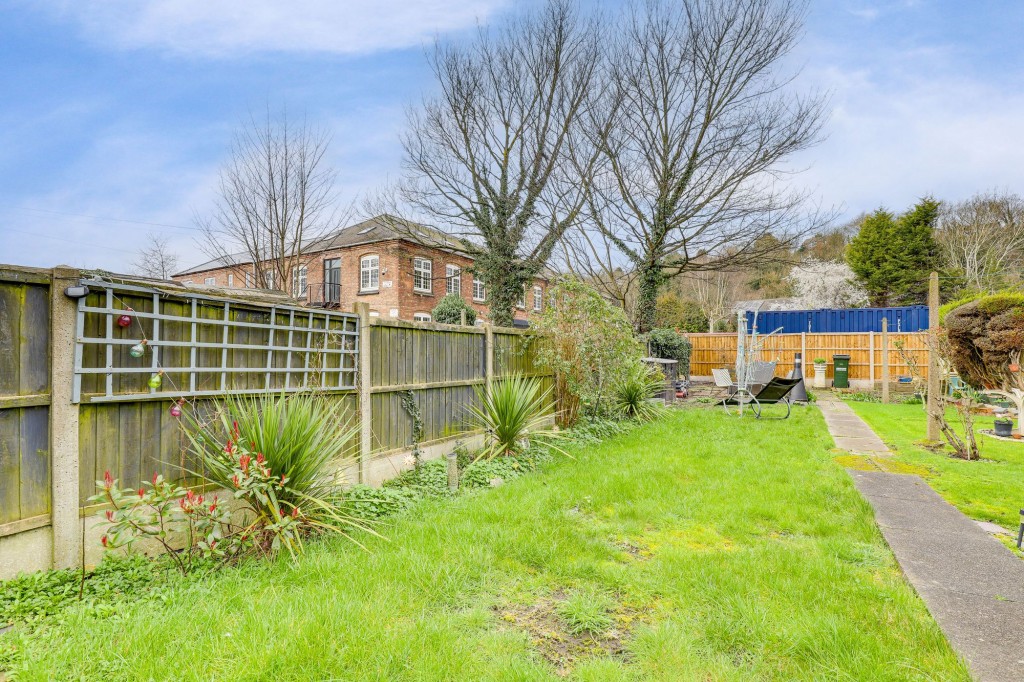 Meadow Road, Netherfield, NG4