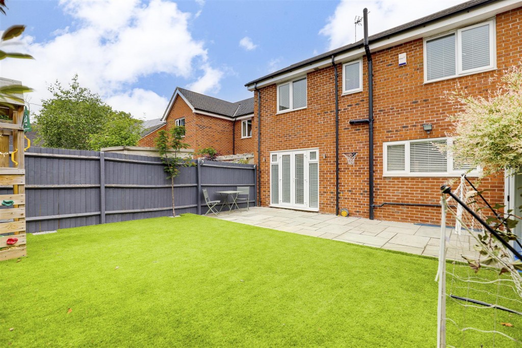 Becket Grove, Wilford, Nottinghamshire, NG11 7HF