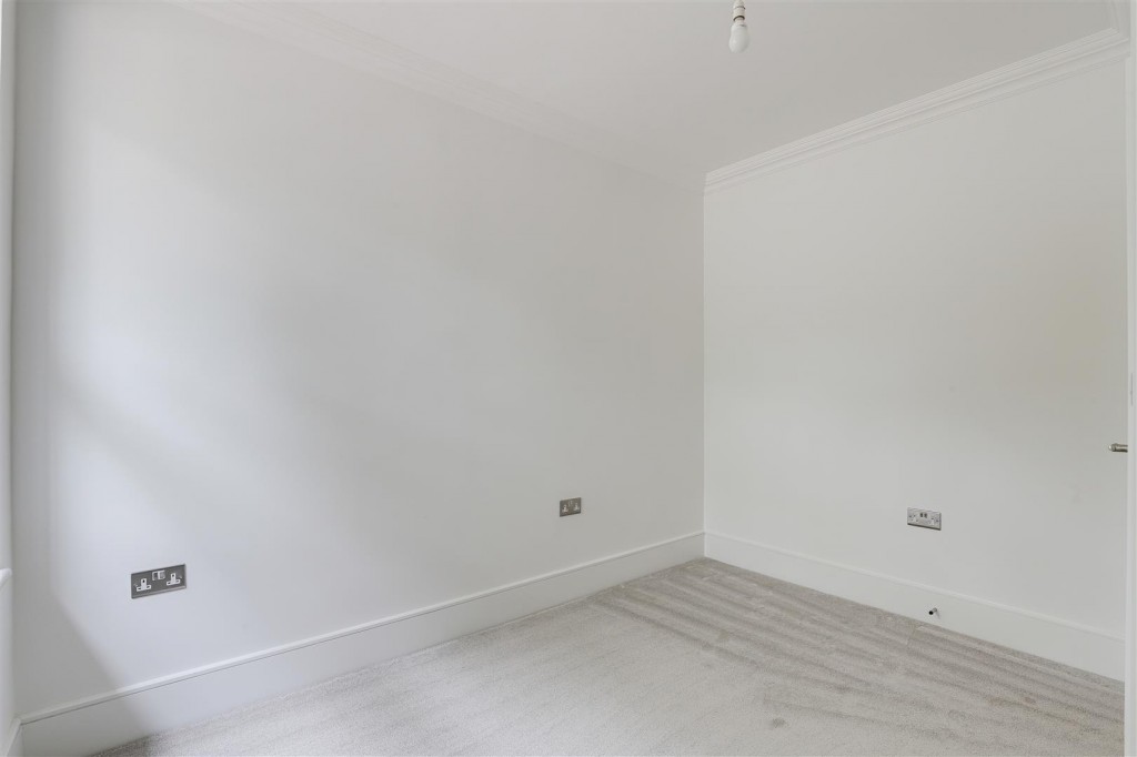 Mapperley Road, Mapperley Park, Nottinghamshire, NG3 5AS