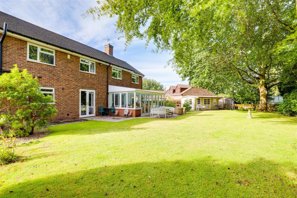 Birch Lea, Redhill, Nottinghamshire, NG5 8LT