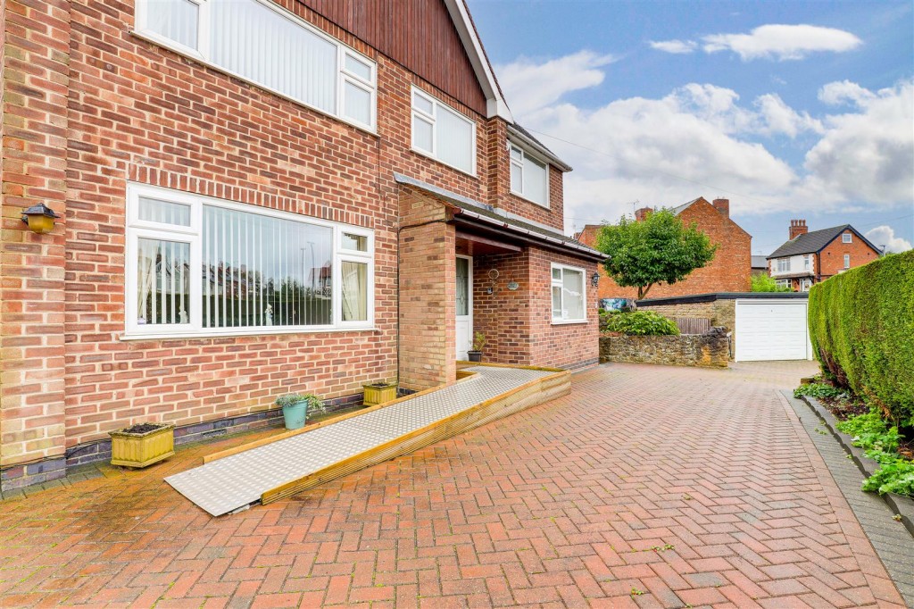 Sandy Lane, Hucknall, Nottinghamshire, NG15 7GR