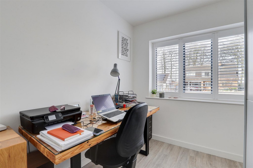 Steven Close, Toton, Nottinghamshire, NG9 6JX