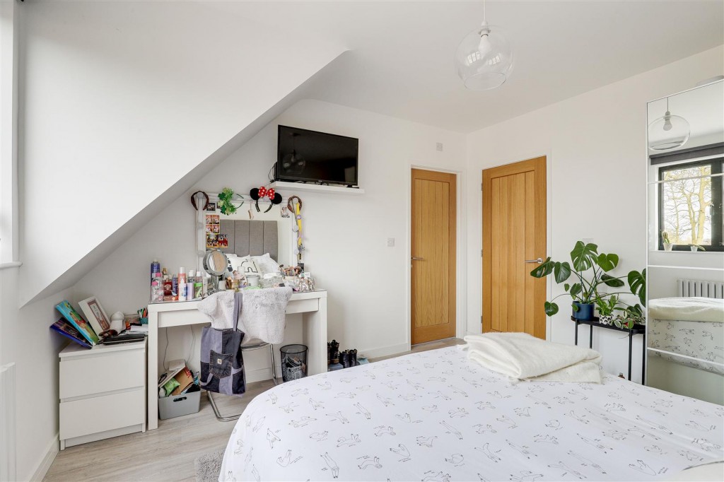 Steven Close, Toton, Nottinghamshire, NG9 6JX