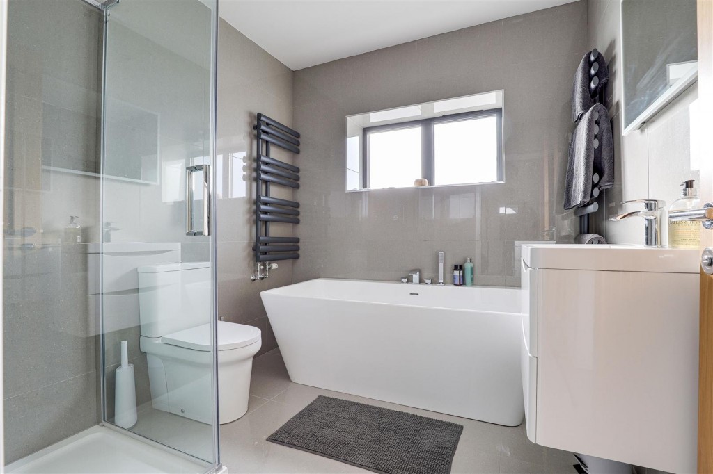 Steven Close, Toton, Nottinghamshire, NG9 6JX