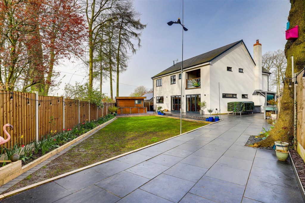 Steven Close, Toton, Nottinghamshire, NG9 6JX
