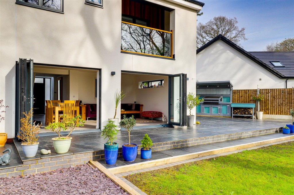 Steven Close, Toton, Nottinghamshire, NG9 6JX