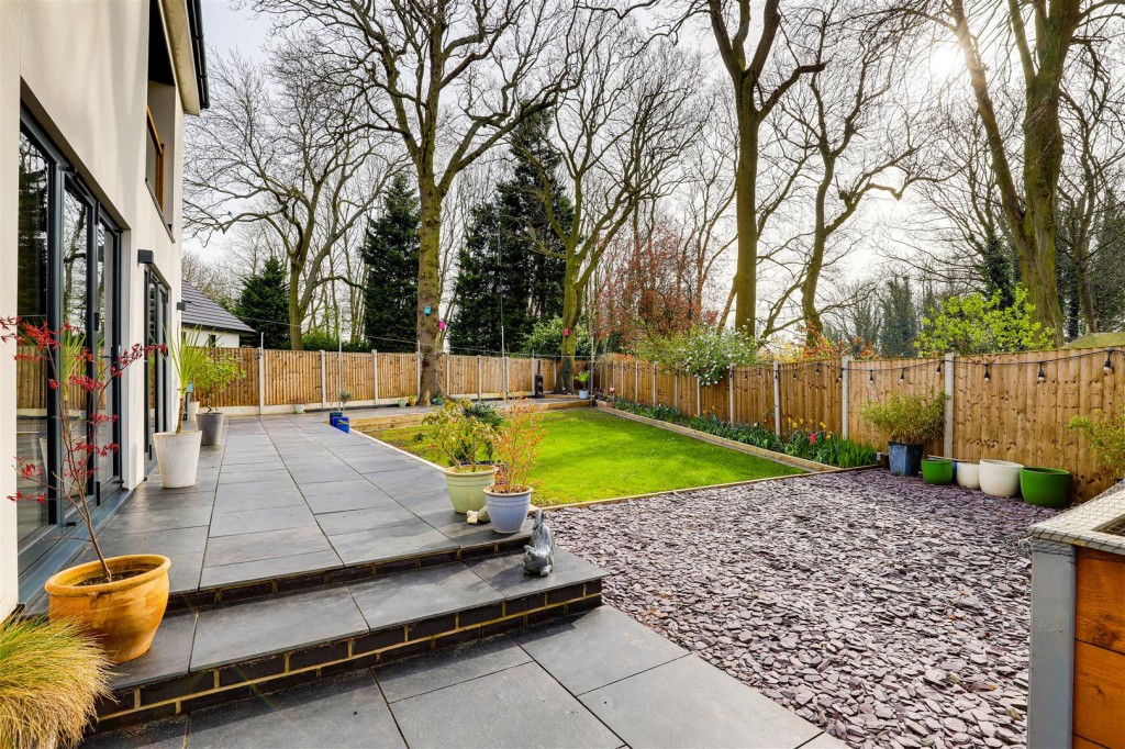 Steven Close, Toton, Nottinghamshire, NG9 6JX