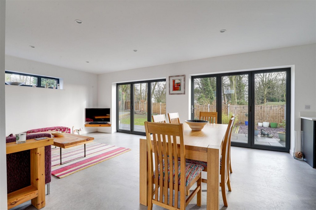 Steven Close, Toton, Nottinghamshire, NG9 6JX