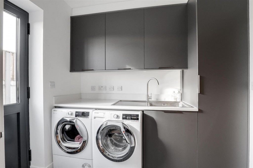 Steven Close, Toton, Nottinghamshire, NG9 6JX