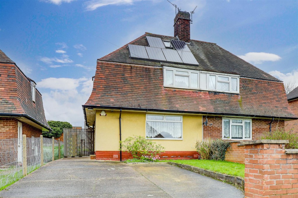 Rosecroft Drive, Daybrook, Nottinghamshire, NG5 6EL