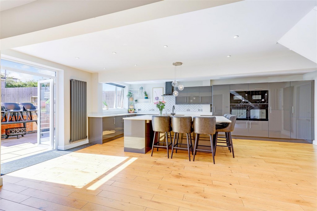 Kempton Drive, Arnold, Nottinghamshire, NG5 8EU