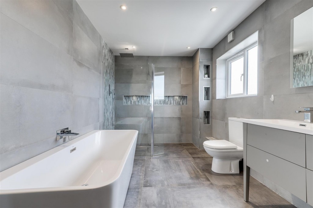 Kempton Drive, Arnold, Nottinghamshire, NG5 8EU