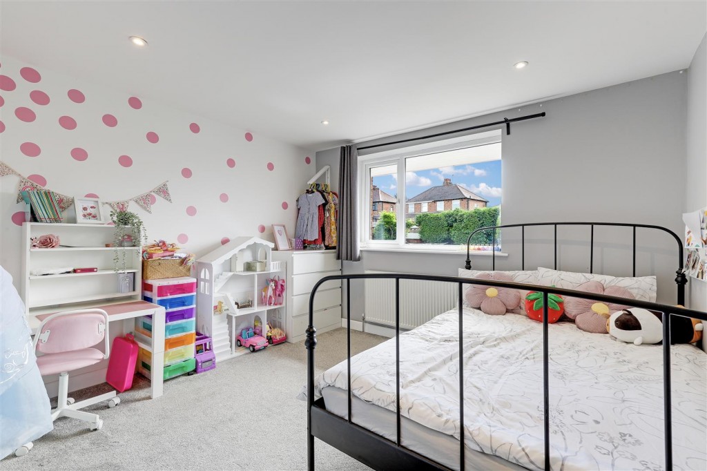 Kempton Drive, Arnold, Nottinghamshire, NG5 8EU