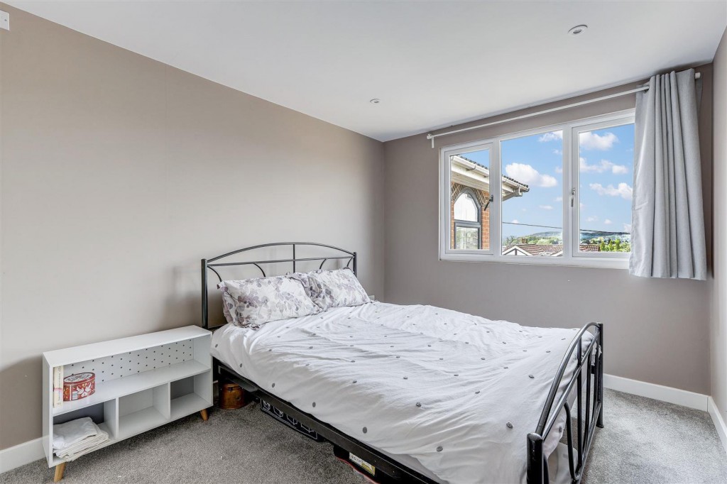 Kempton Drive, Arnold, Nottinghamshire, NG5 8EU