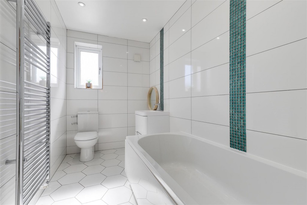 Kempton Drive, Arnold, Nottinghamshire, NG5 8EU