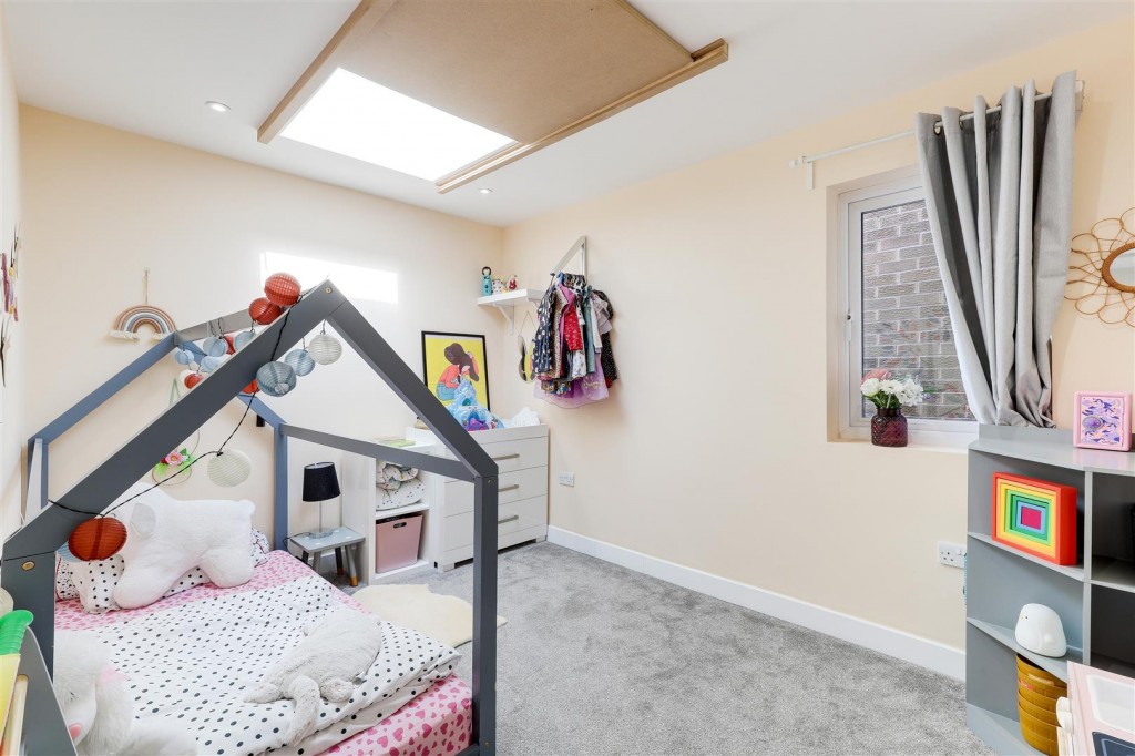Kempton Drive, Arnold, Nottinghamshire, NG5 8EU
