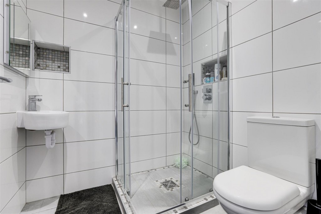 Kempton Drive, Arnold, Nottinghamshire, NG5 8EU