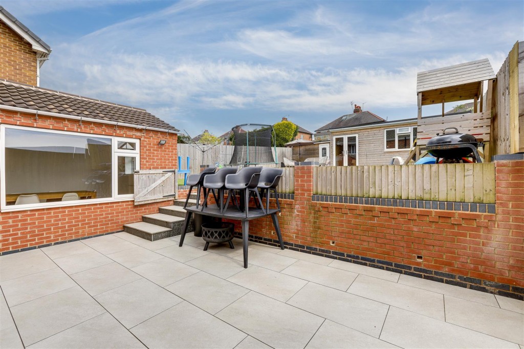 Kempton Drive, Arnold, Nottinghamshire, NG5 8EU