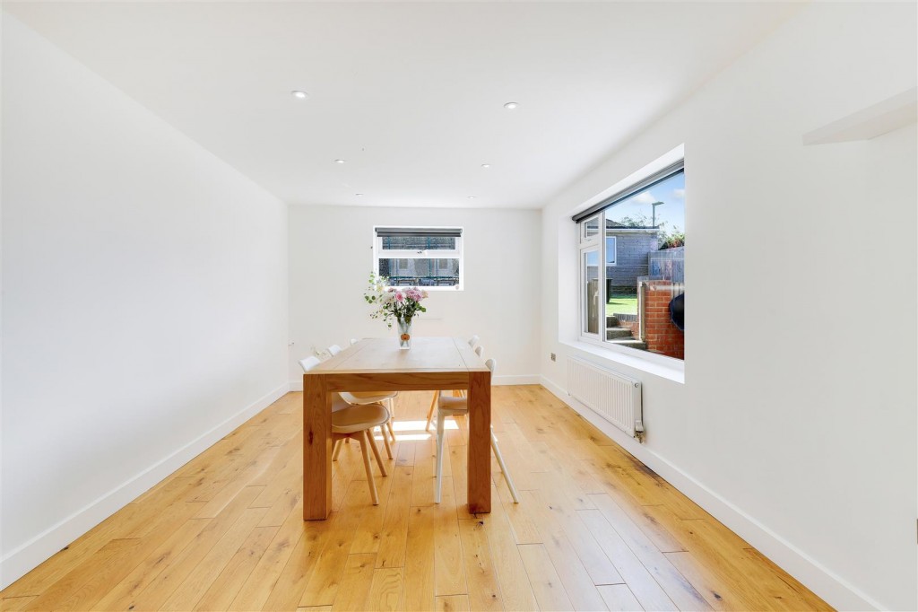 Kempton Drive, Arnold, Nottinghamshire, NG5 8EU