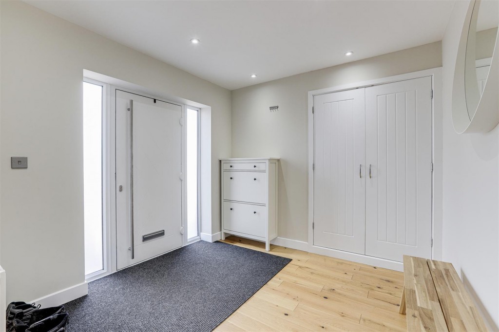 Kempton Drive, Arnold, Nottinghamshire, NG5 8EU