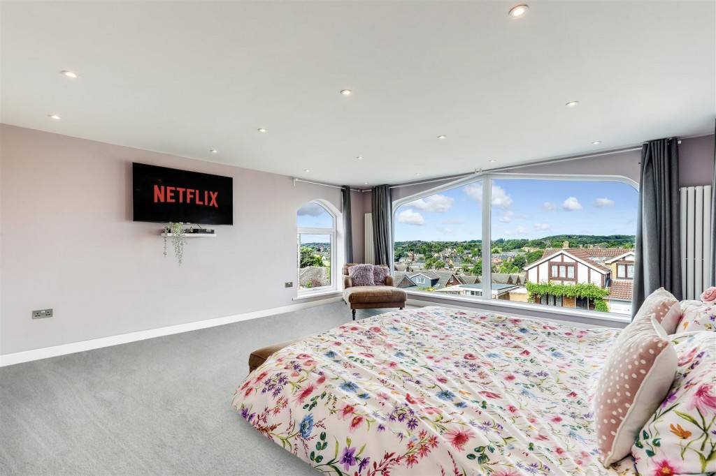 Kempton Drive, Arnold, Nottinghamshire, NG5 8EU