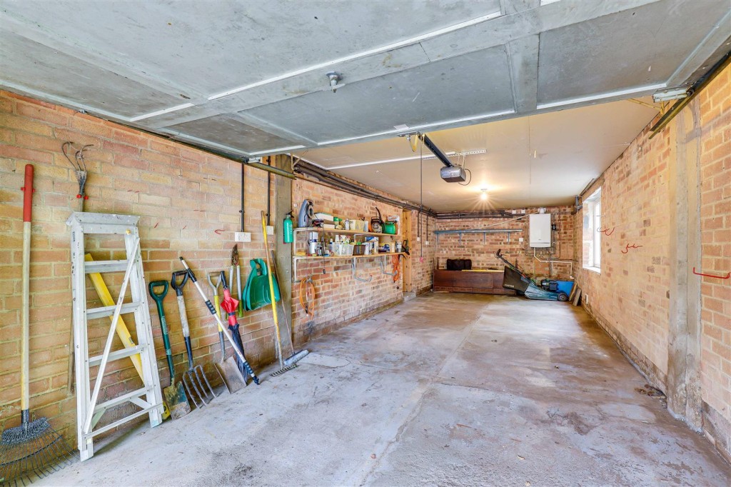 Lambley Lane, Burton Joyce, Nottinghamshire, NG14 5BG