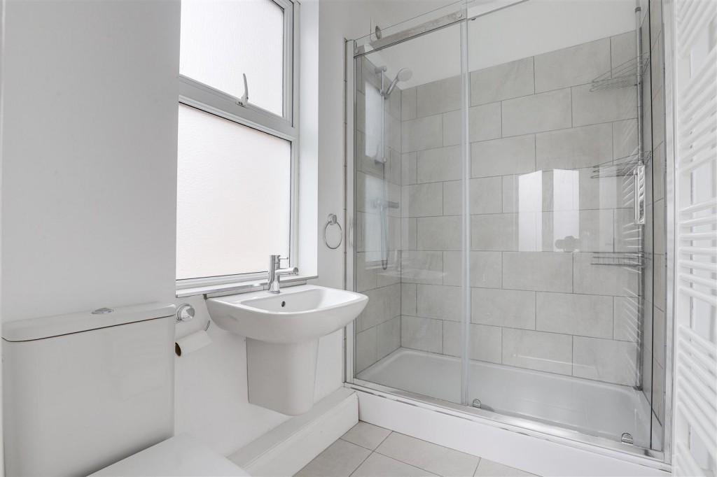 Holme Road, West Bridgford, Nottinghamshire, NG2 5AA