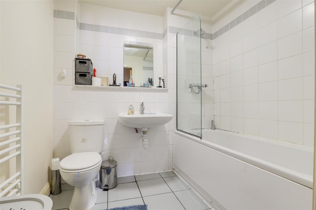 Scotland Road, Basford, Nottinghamshire, NG5 1GR