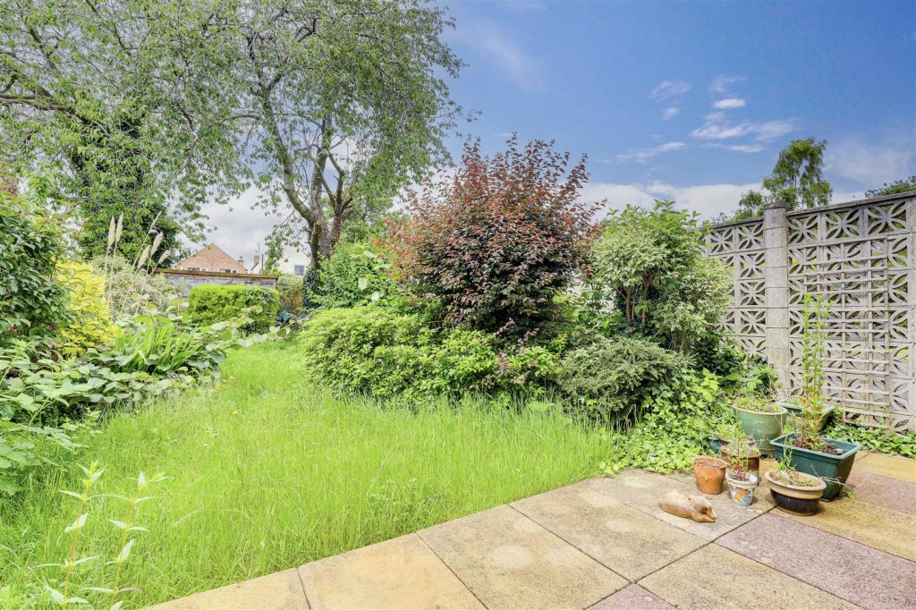 Buxton Avenue, Carlton, Nottinghamshire, NG4 3RR