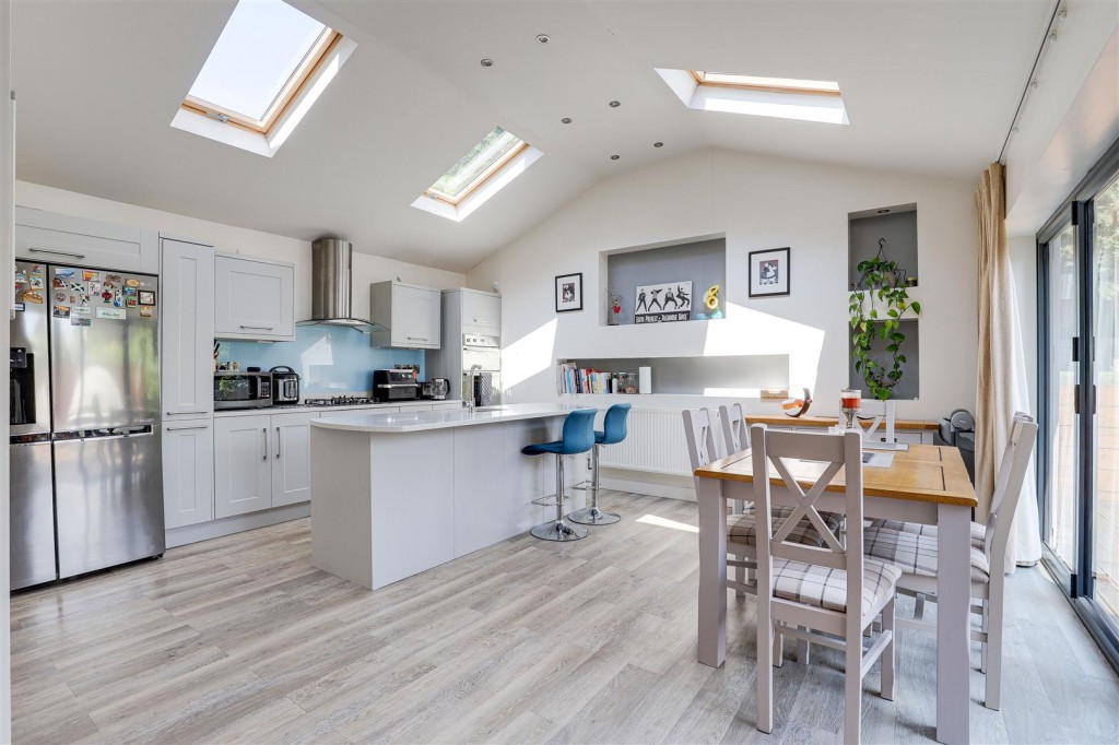 Barnet Road, Bakersfield, Nottinghamshire, NG3 7AQ