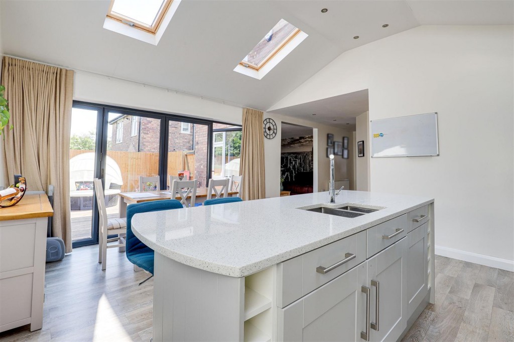 Barnet Road, Bakersfield, Nottinghamshire, NG3 7AQ