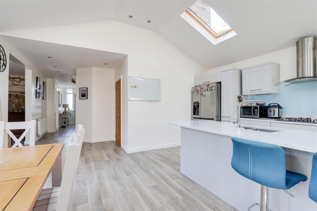 Barnet Road, Bakersfield, Nottinghamshire, NG3 7AQ