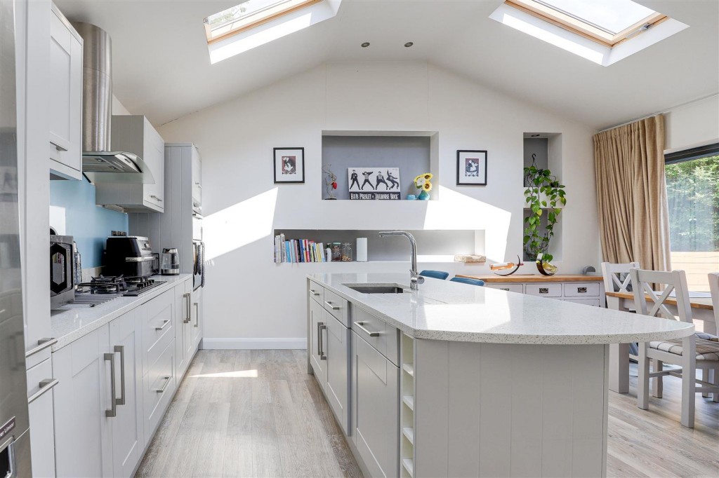Barnet Road, Bakersfield, Nottinghamshire, NG3 7AQ