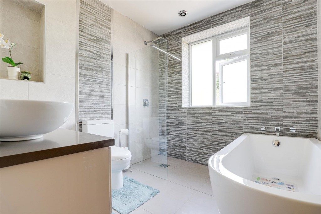 Barnet Road, Bakersfield, Nottinghamshire, NG3 7AQ