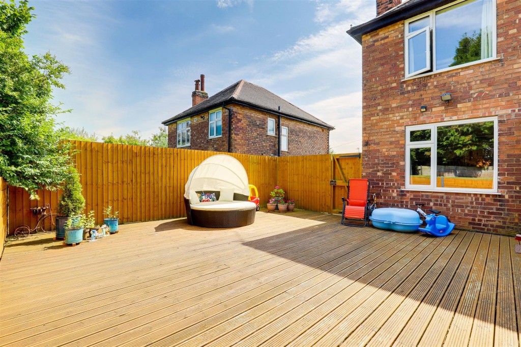 Barnet Road, Bakersfield, Nottinghamshire, NG3 7AQ
