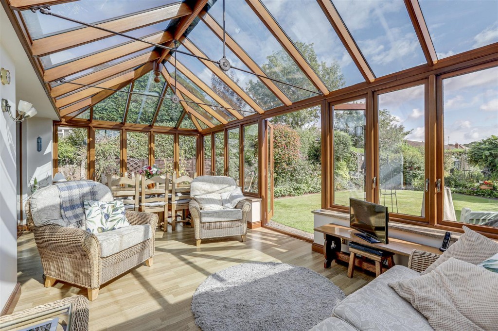 Valmont Road, Bramcote, Nottinghamshire, NG9 3JL