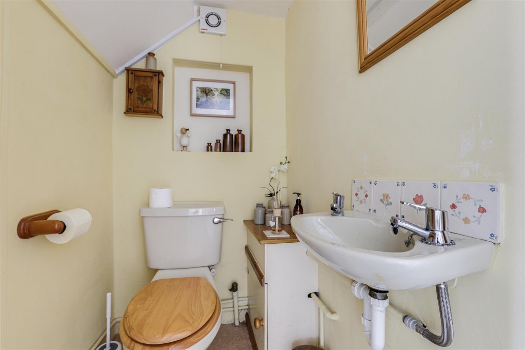 Valmont Road, Bramcote, Nottinghamshire, NG9 3JL