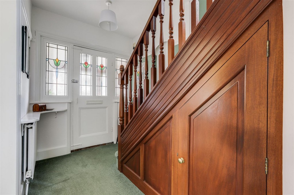 Valmont Road, Bramcote, Nottinghamshire, NG9 3JL